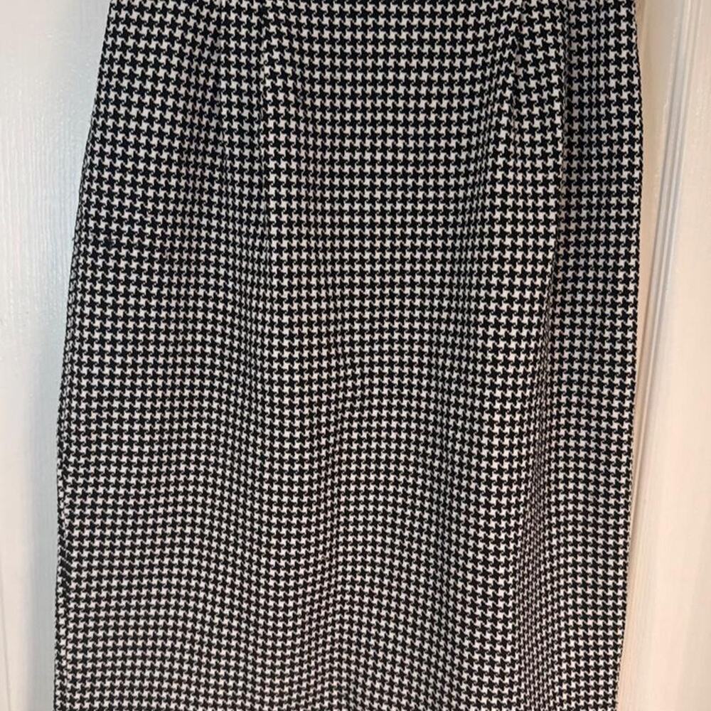 Classic houndstooth knee length skirt - Picture 2 of 3